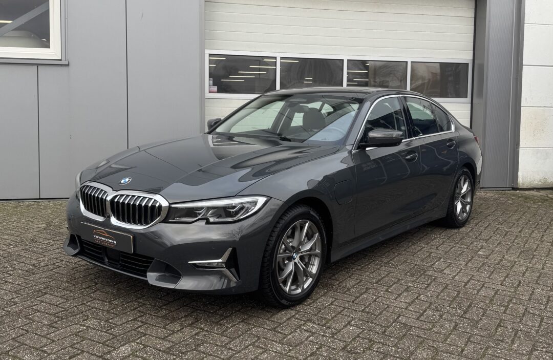 BMW 330e